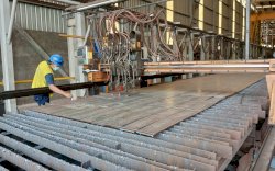 Rangka Baja Pelengkung Jembatan Pacongkang Diproduksi Vendor Holtecamp Papua