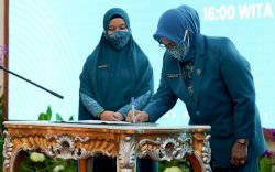 Disaksikan Gubernur Sulsel, Naoemi Octarina Lantik Ketua TP PKK Sidrap