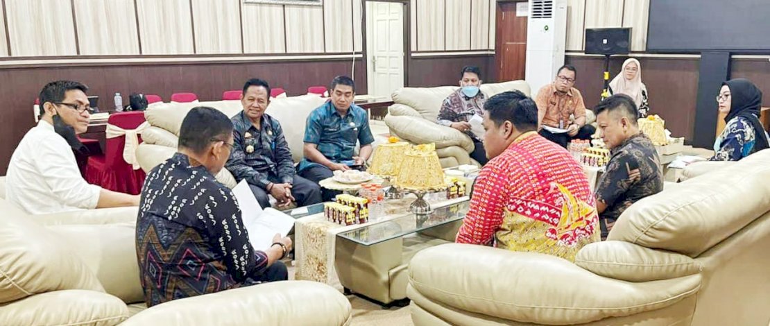 Kanwil Kemenkumham Sulsel bersama Pemerintah Kabupaten Wajo telah membahas tindak lanjut permohonan pendaftaran Indikasi Geografis (IG) Tenun Sutera Sengkang dan pencatatan Kekayaan Intelektual (KI) Komunal asal Kabupaten Wajo.