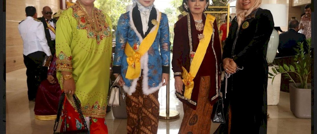 Anggota DPRD Makassar, Nunung Dasniar, diganjar penghargaan oleh pengurus DPP Masyarakat Adat Nusantara (Matra). Anggota DPRD Makassar, Nunung Dasniar, diganjar penghargaan oleh pengurus DPP Masyarakat Adat Nusantara (Matra).
