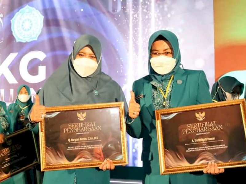 Ketua TP PKK Pinrang Terima Penghargaan Inovasi Gerakan Pelopor Perubahan 