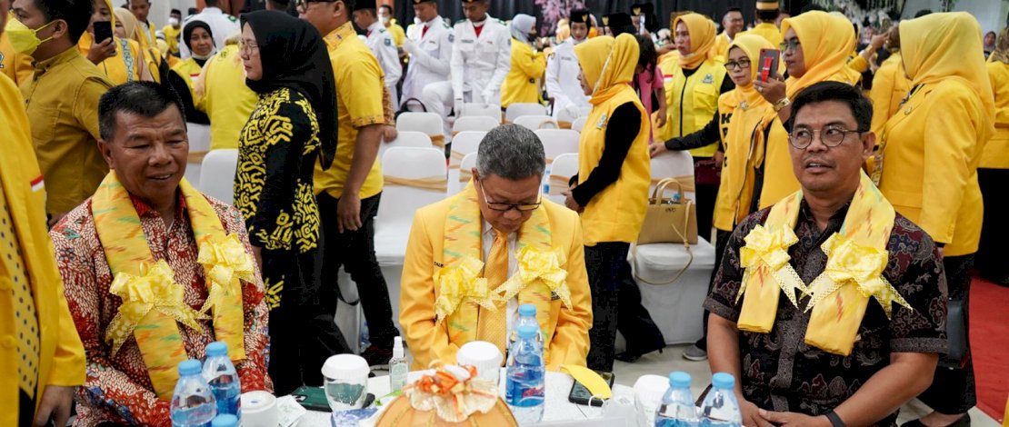 Reuni Dua Sahabat di  Pelantikan DPD II Golkar Bulukumba, Andi Utta-TP Saling Puji