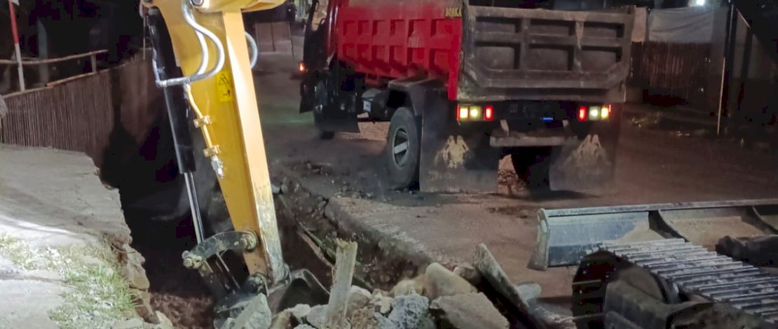 Rekonstruksi jalan provinsi pada ruas Antang Raya di Kota Makassar tengah memasuki tahapan pembongkaran saluran eksisting.