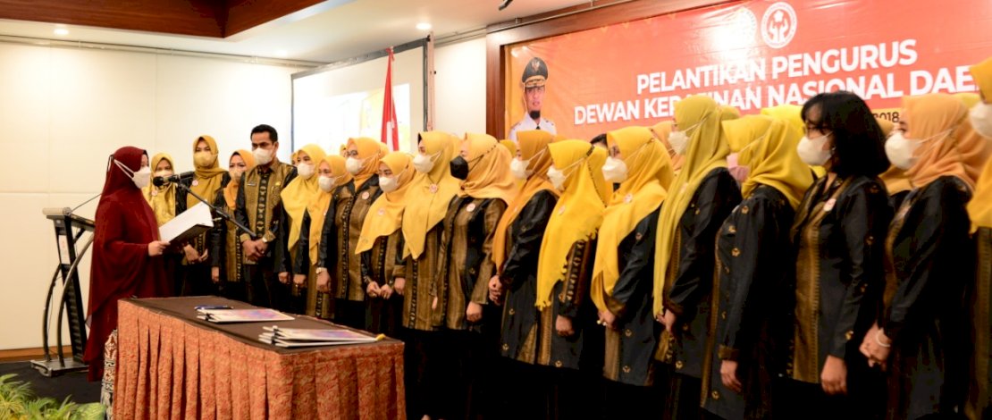 Ketua Dekranasda Sulsel, Naoemi Octarina, melantik Pengurus Dekranasda Sulsel Sisa Masa Bakti 2018 - 2023, di Hotel Claro Makassar, Senin, 29 Agustus 2022. Ketua Dekranasda Sulsel, Naoemi Octarina, melantik Pengurus Dekranasda Sulsel Sisa Masa Bakti 2018 - 2023, di Hotel Claro Makassar, Senin, 29 Agustus 2022.