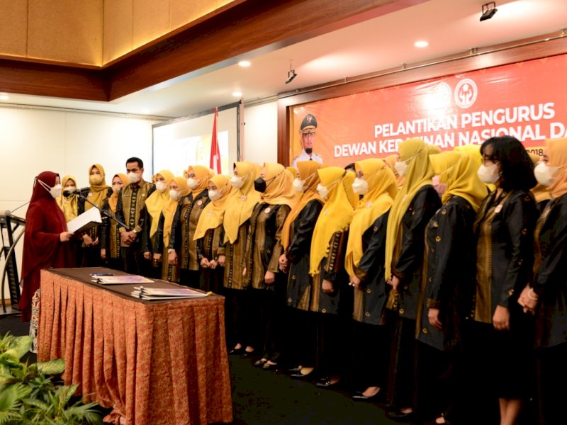 Naoemi Octarina Lantik Pengurus Dekranasda Sulsel Sisa Masa Bakti 2018 - 2023