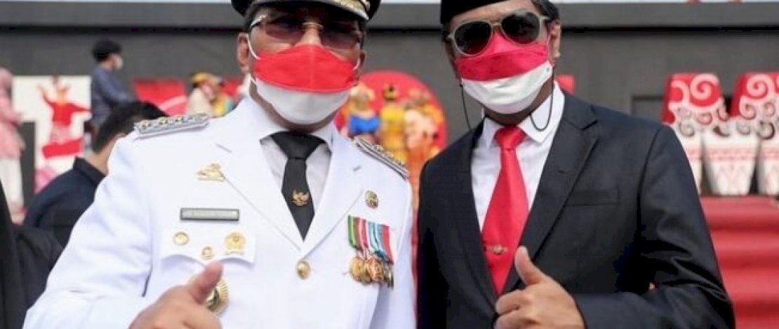 Kepala Bapenda Makassar, Firman Pagarra (jas hitam) bersama Walikota Makassar , Mohammad Ramdhan Pomanto Kepala Bapenda Makassar, Firman Pagarra (jas hitam) bersama Walikota Makassar , Mohammad Ramdhan Pomanto