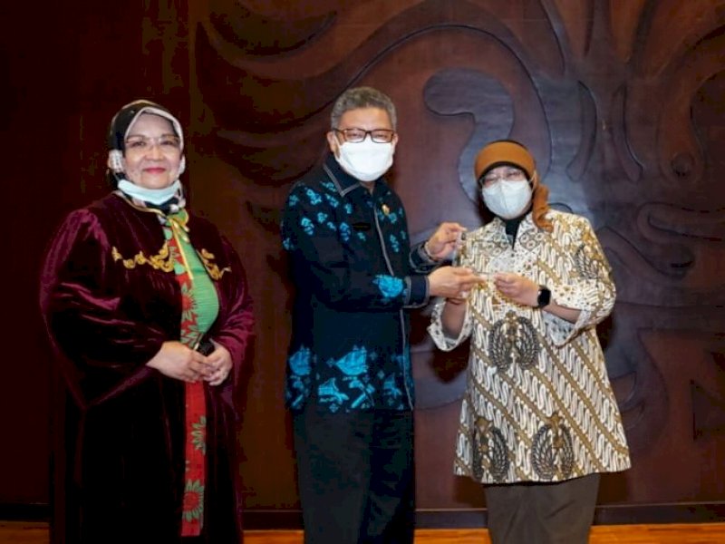 Dua Hari Berturut Taufan Pawe Terima Tiga Penghargaan Nasional