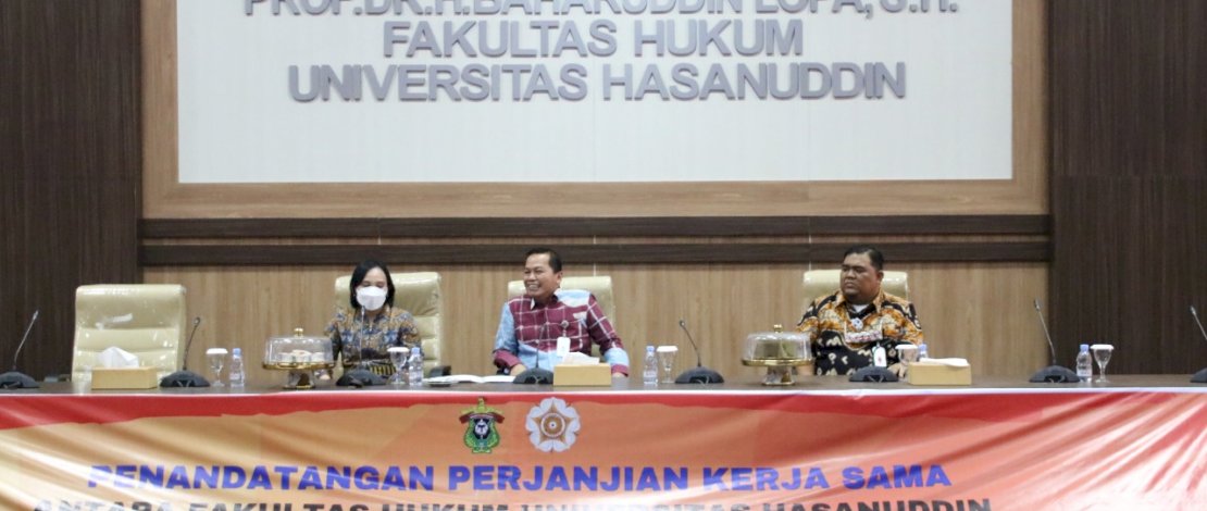 Penanda tanganan nota kesepahaman (MoU) antara Fakultas Hukum Unhas dan UGM, dilaksanakan di Baruga Prof. Dr. H. Baharuddin Lopa S.H Fakultas Hukum Unhas Makassar, kemarin, Rabu, 31 Agustus 2022.