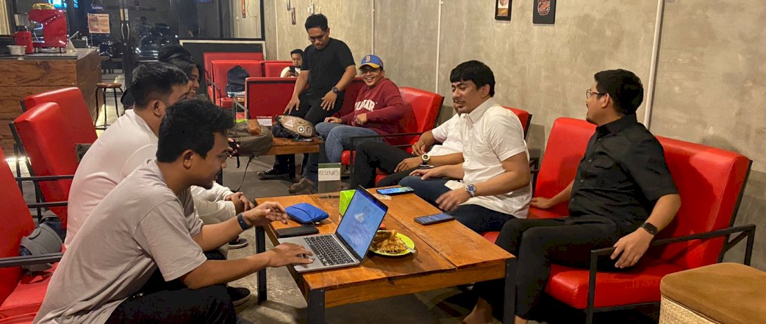 Steering Committee Musda IKA Unhas Kota Makassar rapat di Sekretariat SC IKA Unhas yang bertempat di Jalan Adhyaksa Lama No. 1 (Titik Ngopi Coffee), Kota Makassar, Rabu, 31 Agustus 2022.