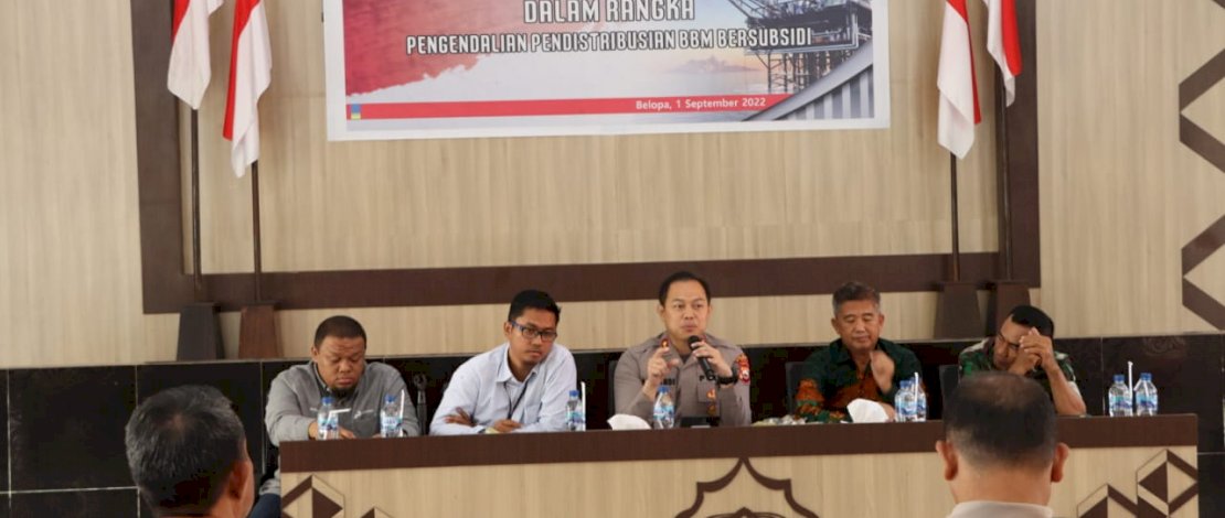 Polres Luwu bekerjasama Sales Branch Manager (SBM) V Area Sulseltra Pertamina MOR VII Sulawesi, menggelar Rapat Koordinasi dan Sosialisasi, dalam rangka pengendalian pendistribusian Bahan Bakar Minyak (BBM) Subsidi kepada masyarakat pengguna, di Aula Tobakke Tongengge Polres Luwu, Kamis, 1 September 2022. Polres Luwu bekerjasama Sales Branch Manager (SBM) V Area Sulseltra Pertamina MOR VII Sulawesi, menggelar Rapat Koordinasi dan Sosialisasi, dalam rangka pengendalian pendistribusian Bahan Bakar Minyak (BBM) Subsidi kepada masyarakat pengguna, di Aula Tobakke Tongengge Polres Luwu, Kamis, 1 September 2022.