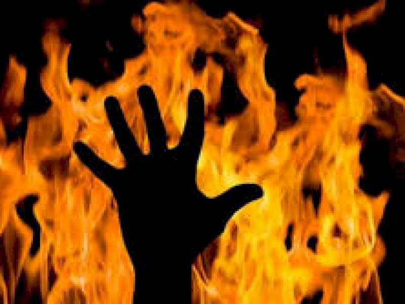 Lindungi Anak, Seorang Istri Dibakar Hidup-hidup oleh Suaminya