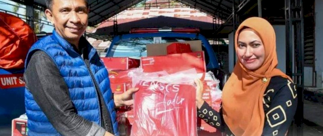 Bupati Lutra Terima Bantuan Sembako untuk Korban Banjir