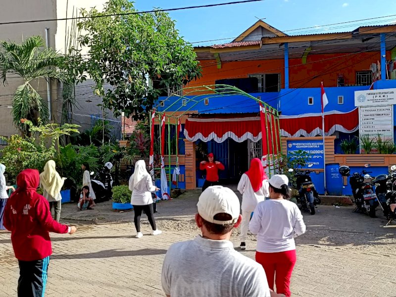 Germas Di Kelurahan Gaddong, Warga Senam dan Makan Buah