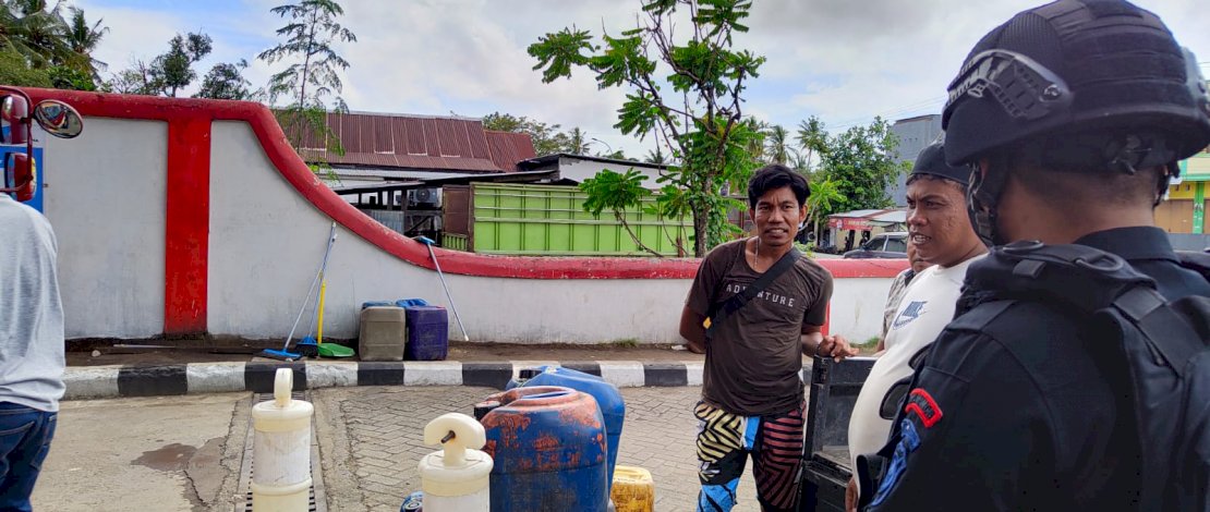Pasca kenaikan Harga BBM, Brimob Bone Jaga Ketat SPBU