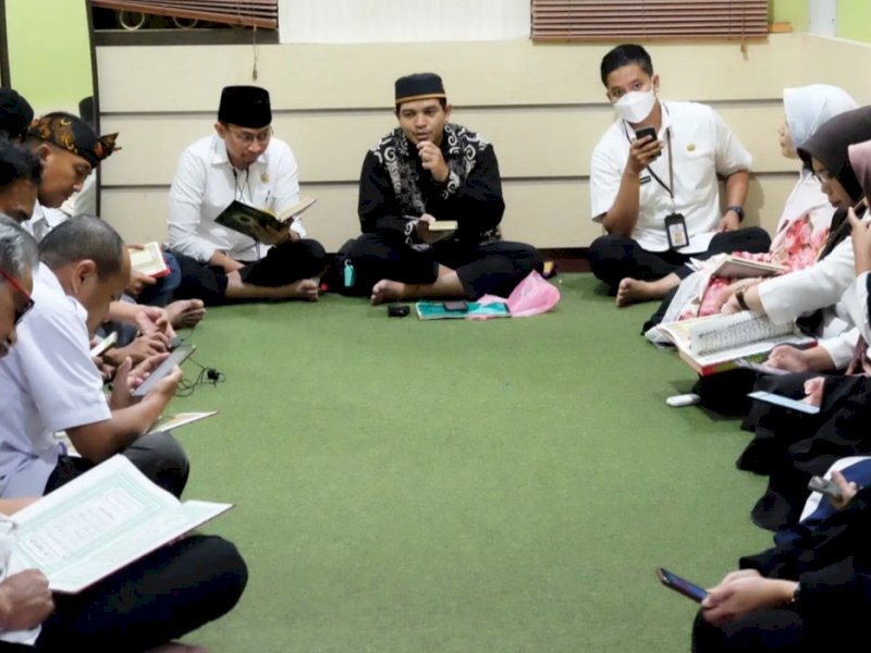 Sukseskan Makassar Mengaji, Bapenda Makassar Hadirkan Ustadz untuk Staff Belajar Mengaji