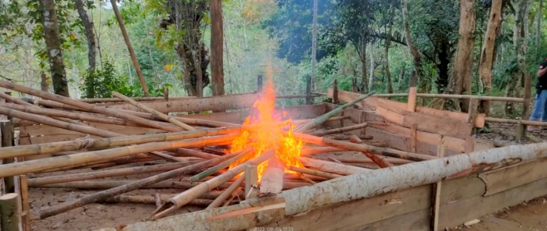 Resahkan Masyarat, Polisi Bubarkan dan Bakar Arena Judi Sabung Ayam Bulukumba Resahkan Masyarat, Polisi Bubarkan dan Bakar Arena Judi Sabung Ayam Bulukumba