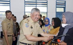 Bupati Pinrang Serahkan Bantuan untuk Kelompok Pemberdayaan Masyarakat