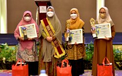 Gubernur Kukuhkan Naoemi Octarina Sebagai Bunda Forum Anak Sulsel