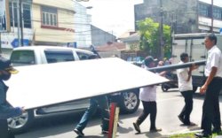 Bapenda Makassar Kembali Tertibkan Reklame Ilegal, Ada Bilboard Ukuran Jumbo
