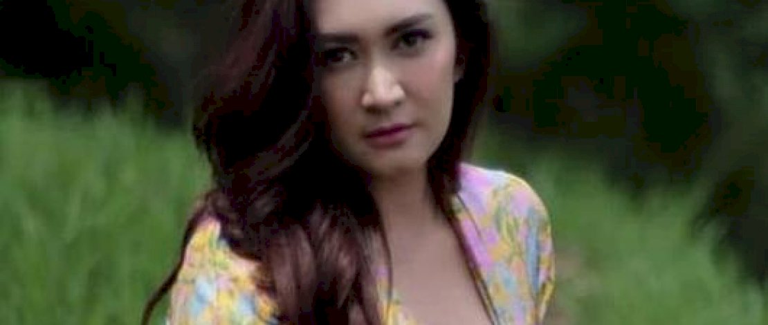 Lihat Pesona Nafa Urbach Kenakan Kebaya yang Kini Sibuk dengan Karier Politik