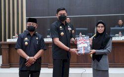 Bupati Gowa Serahkan Ranperda APBD Perubahan ke DPRD