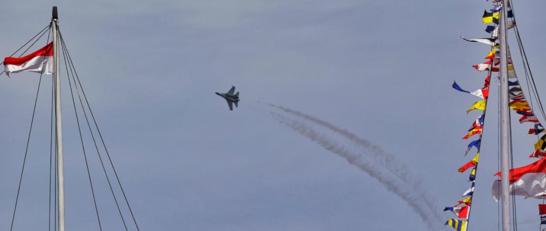 Pesawat Sukhoi terlihat lalu lalang di langit bagian barat Makassar, berlangsung kurang lebih 30 menit sejak pukul 10.00 Wita, Selasa 6 September 2022.