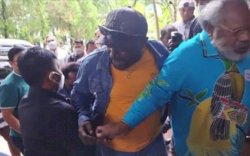 Hendak Ikut RUPS Bank Papua, Bupati Mimika Diborgol KPK