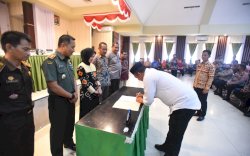 Calon Kades di Lutra Ikuti Orientasi dan Tandatangani Pakta Integritas