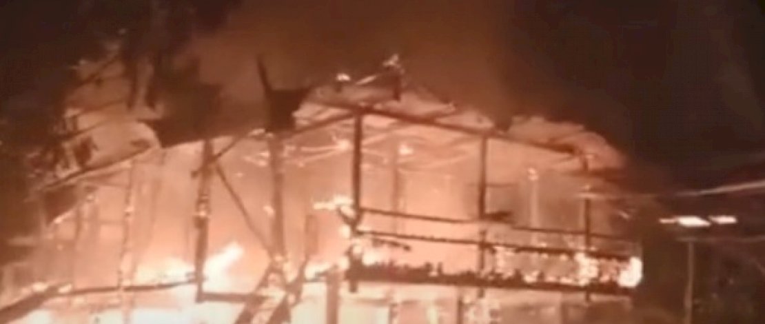 Diduga Korsleting Listrik, Dua Rumah Terbakar Rata Tanah di Toraja