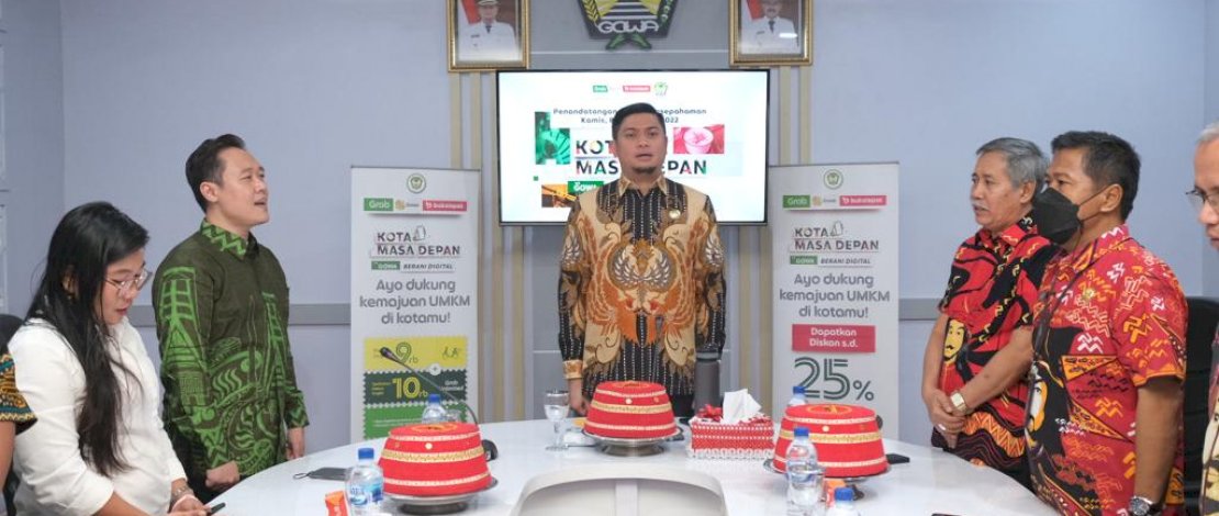 Kerjasama Grab, 100 Pedagang Pasar Tradisional Gowa Masuk Grab Mart