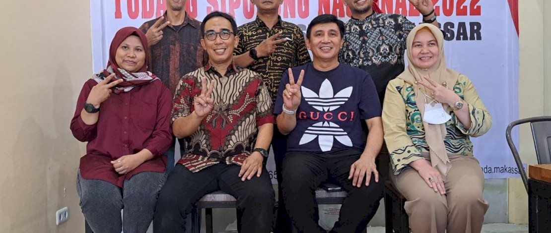 Foto bersama panitia Gudang Sipulung Nasional Ika Smada Makassar 2022 (dok:istimewa) 