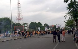 Geram Pemerintah Tak Kunjung Turunkan Harga BBM, Mahasiswa Blokade Sejumlah Ruas Jalan