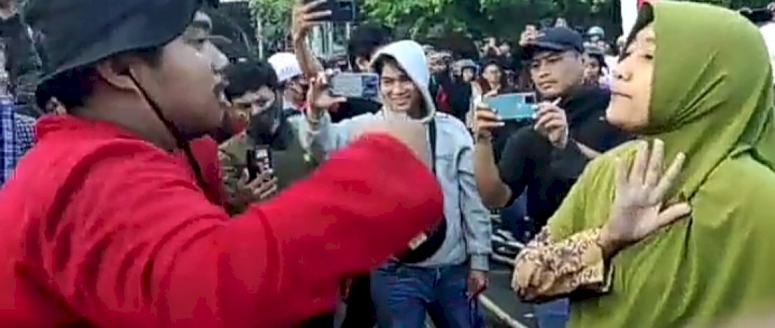 Mahasiswa Unhas Debati Emak-Emak Saat Aksi, Ruhut : Surga Ditelapak Kaki Ibu