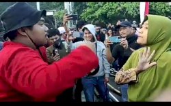 Mahasiswa Unhas Debati Emak-Emak Saat Aksi, Ruhut : Surga Ditelapak Kaki Ibu