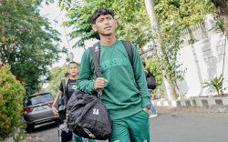 Aji Sontoso Boyong 22 Pemain ke Makassar, Persebaya Siap Patahkan Rekor Permainan Kandang PSM