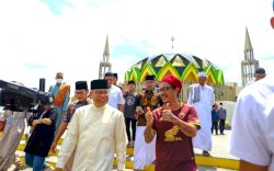 Masjid Terapung BJ Habibie Parepare Mulai Difungsikan, Taufan Pawe dan Masyarakat Gelar Salat Jumat Perdana