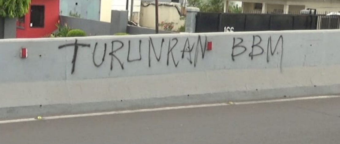 Aksi vandalisme di jembatan Fly Over Makassar Sulawesi Selatan