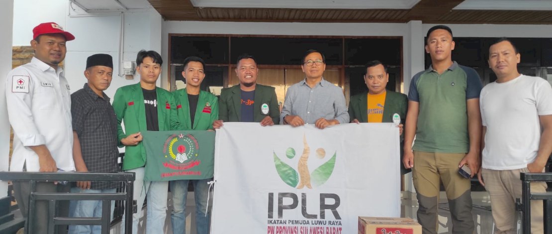 Pemuda Luwu Raya Peduli Memberi Bantuan Korban Banjir