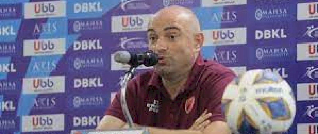 Pelatih PSM Makassar, Bernardo Taveres. Pelatih PSM Makassar, Bernardo Taveres.
