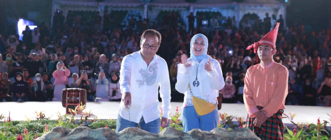 Prosesi Cabut Badik Tandai Makassar F8 2022 Resmi Ditutup