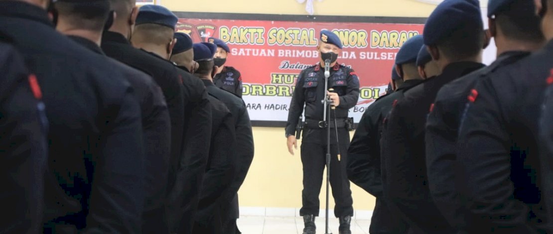Komandan Batalyon ( Danyon ) C Pelopor Satbrimob Polda Sulsel Kompol Nur Ichsan,S.Sos.,M.Si. memimpin jalannya apel pagi sekaligus jam pimpinan yang dilaksanakan di Aula Mako Batalyon C Pelopor dan diikuti  pejabat Pasi, Danki serta seluruh personel. Senin (12/09/22)