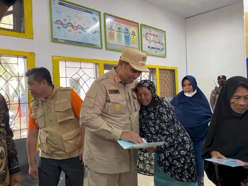 Chaidir Syam Pantau Penyerahan BLT Kompensasi Kenaikan Harga BBM