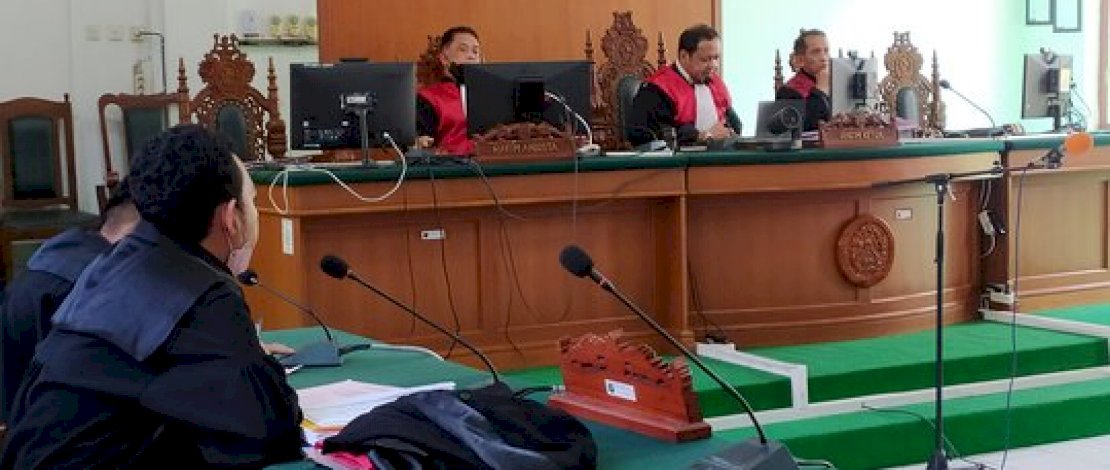Majelis hakim menolak eksepsi eks Kasatpol PP Makassar, Iqbal Asnan, di Ruang Sidang Harifin A Tumpa PN Makassar, Senin, 12 September 2022.
