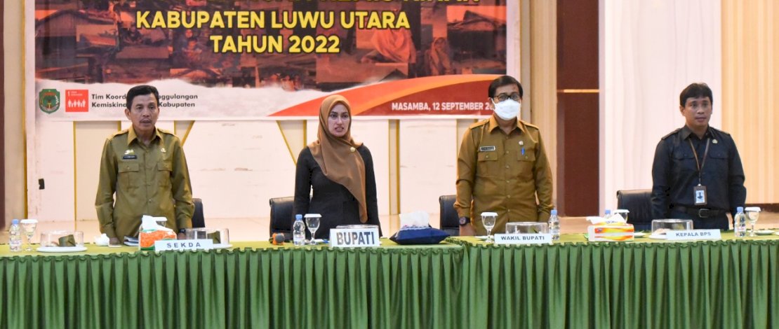 Bupati Luwu Utara, Indah Putri Indriani, membuka Rapat Koordinasi Penanggulangan Kemiskinan Luwu Utara Tahun 2022, yang dilaksanakan di Aula Lagaligo Kantor Bupati, Senin, 12 September 2022.