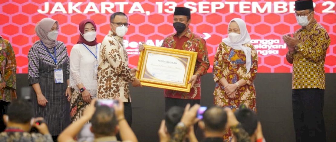 Usulkan 10.385 Formasi PPPK Guru Tahun 2023, Gubernur Andi Sudirman Terima Penghargaan MenPAN-RB