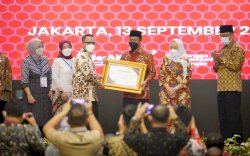 Usulkan 10.385 Formasi PPPK Guru Tahun 2023, Gubernur Andi Sudirman Terima Penghargaan MenPAN-RB