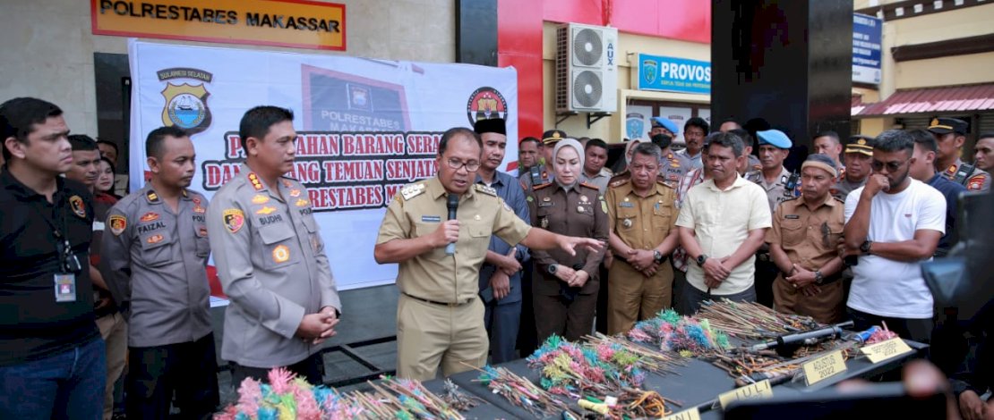 Danny Hadiri Pemusnahan 940 Buah Sajam 'Setoran' Calon Anggota Batalyon 120