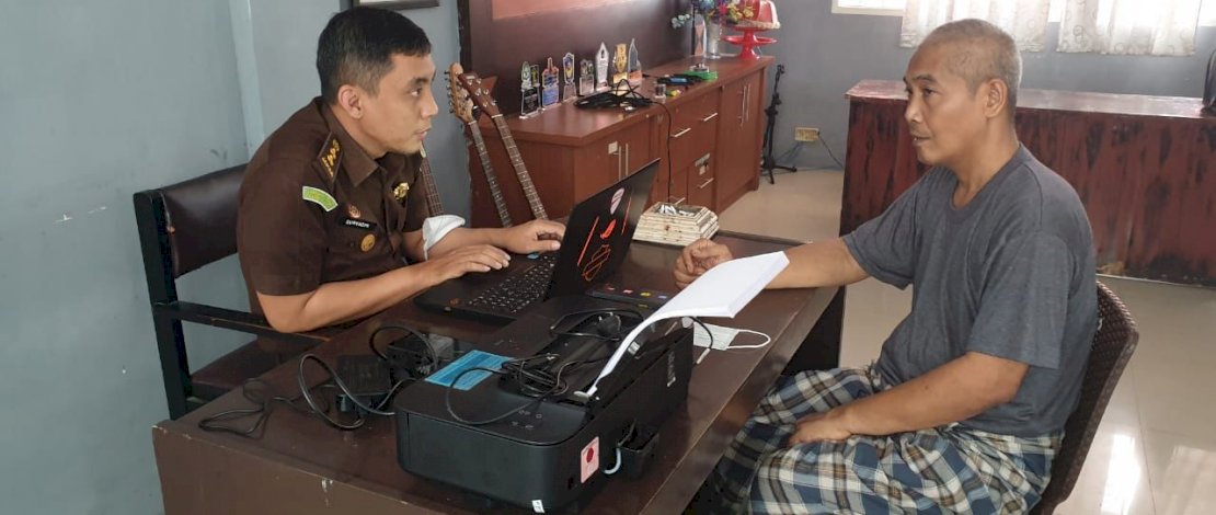 Penyidik Kejati memeriksa Iqbal Asnan sebagai saksi terkait kasus dugaan korupsi penyalahgunaan honorarium tunjangan operasional Satuan Polisi Pamong Praja (Satpol PP) Kota Makassar, Selasa, 13 September 2022.
Penyidik Kejati memeriksa Iqbal Asnan sebagai saksi terkait kasus dugaan korupsi penyalahgunaan honorarium tunjangan operasional Satuan Polisi Pamong Praja (Satpol PP) Kota Makassar, Selasa, 13 September 2022.