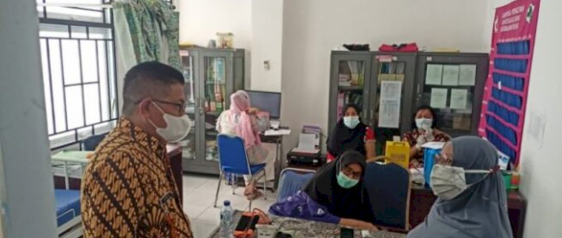 Camat Bontoala Pantau Lokasi PElaksanaan Vaksinasi Serentak Camat Bontoala Pantau Lokasi PElaksanaan Vaksinasi Serentak