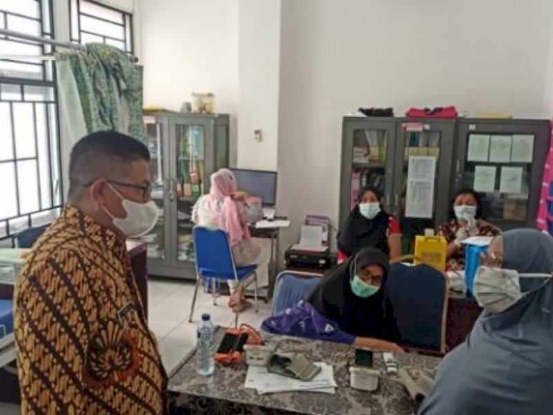 Camat Bontoala Pantau Lokasi PElaksanaan Vaksinasi Serentak